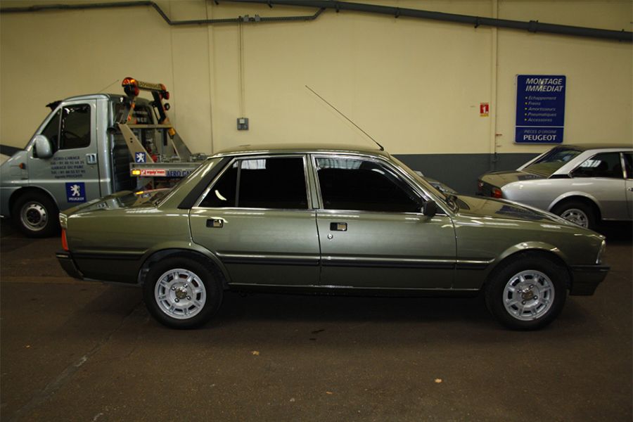 Peugeot 505